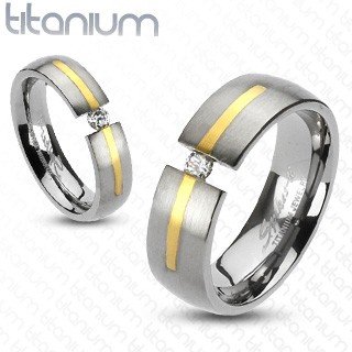 Titánium gyűrű kapcsolódik cirkon