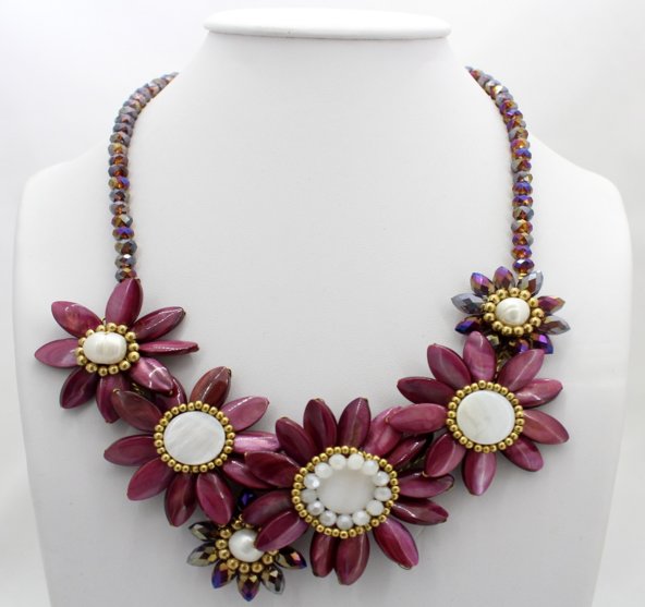 Elegáns nyaklánc – lila virágokkal