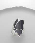 Ezüst gyűrű és fekete pillangó